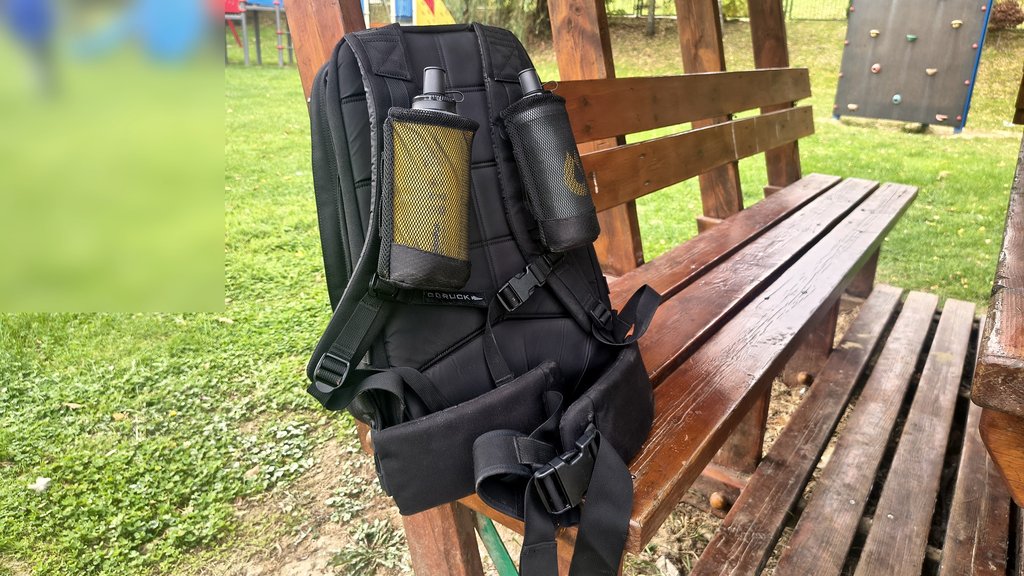 Dwa miękkie flaski na szelkach plecaka GORUCK Rucker 4.0